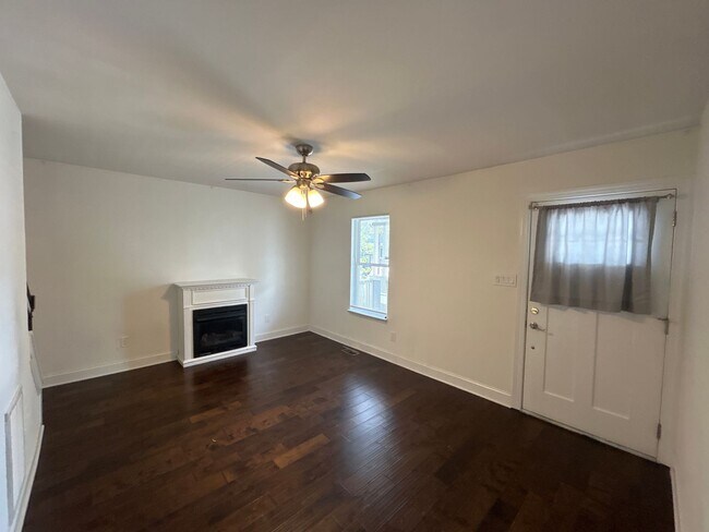 Foto del edificio - T.R. Lawing Property closet to Uptown!