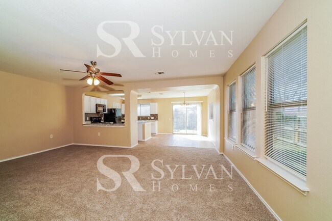 Building Photo - Carve Out a Great Life Here!