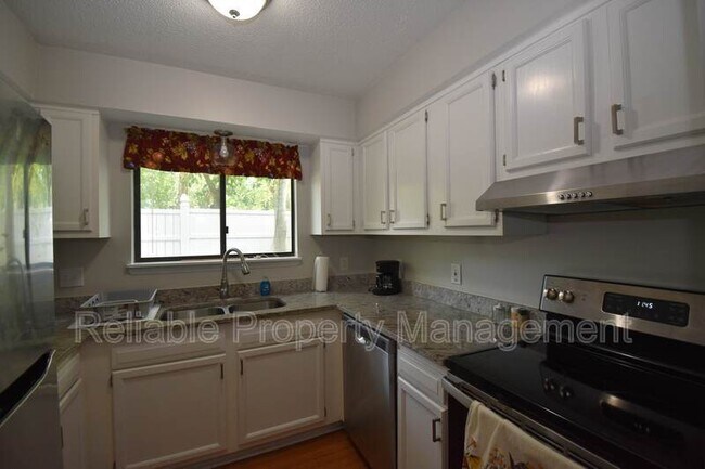Foto del edificio - 7125 Sandy Creek Dr