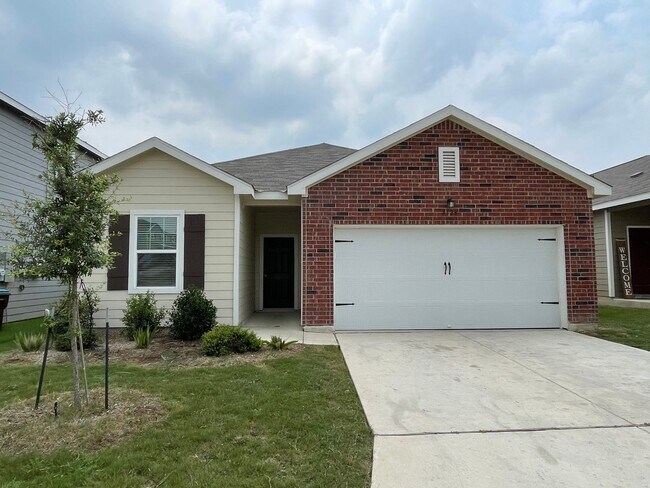 Building Photo - 4 Bedroom, 3 bathroom Short Term Lease