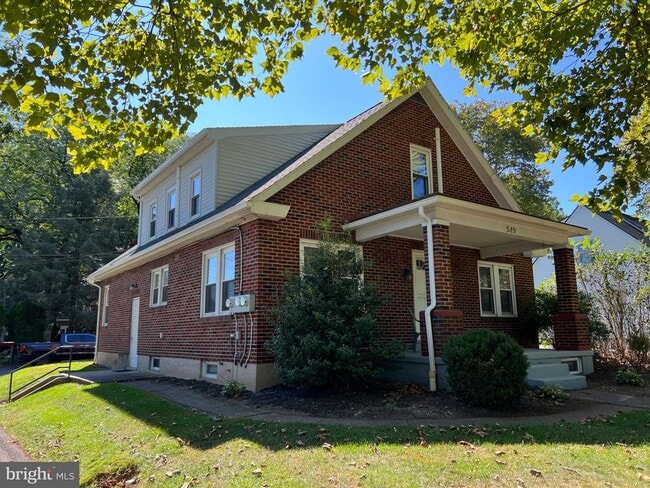 Foto del edificio - 549 Sand Hill Rd
