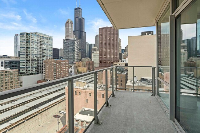 Foto del edificio - 740 S Clark St