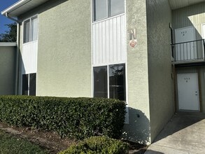 Building Photo - 593 Fairways Cir