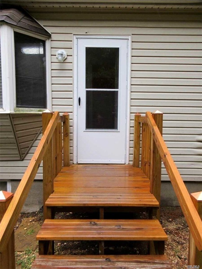 Foto del edificio - 240 Manor Rd