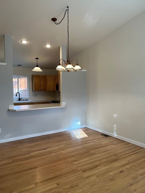 Building Photo - 2550 Custer Dr