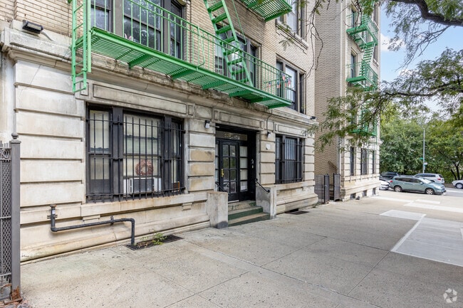 Building Photo - 461 W 159th St