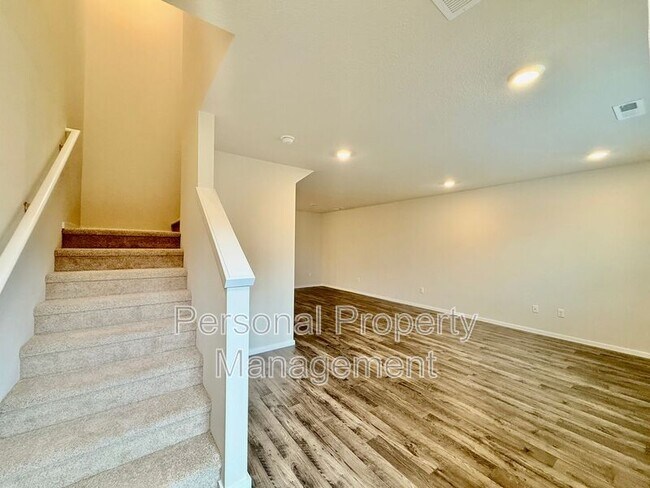 Building Photo - 10616 NE 120th Pl