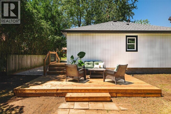 Photo du bâtiment - 1472 Lecaron Ave