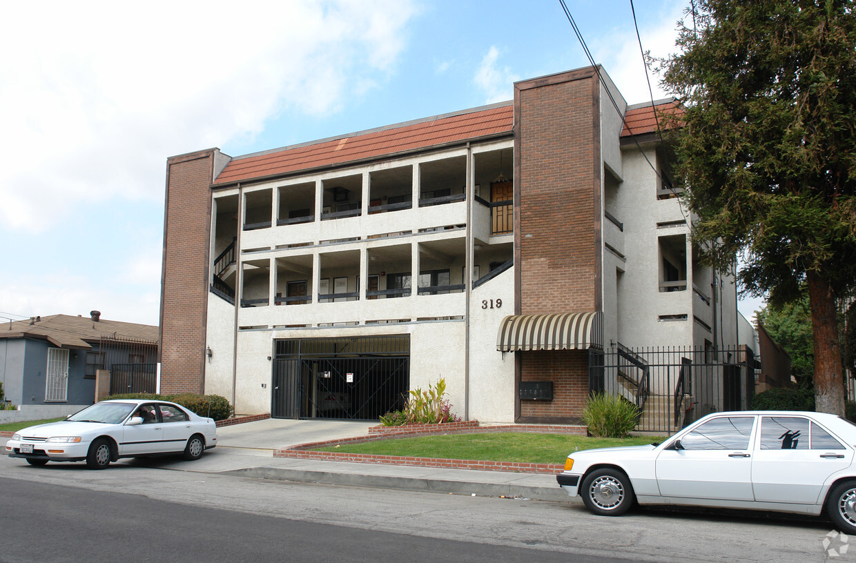 Building Photo - 319 E Palmer Ave