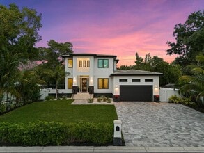 Building Photo - 577 Venice Ln