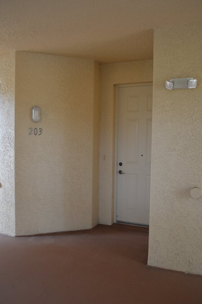 Foto del edificio - GREAT CONDO IN CAPE CORAL 2+ DEN/2  $1,800!!