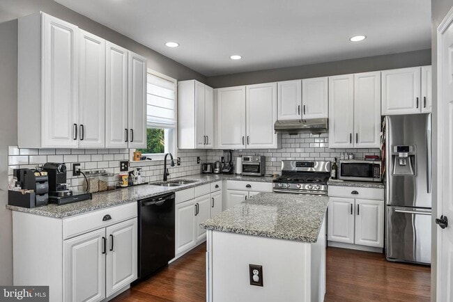 Building Photo - 105 Quarterhorse Ct