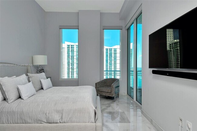 Building Photo - 900 Brickell Key Blvd