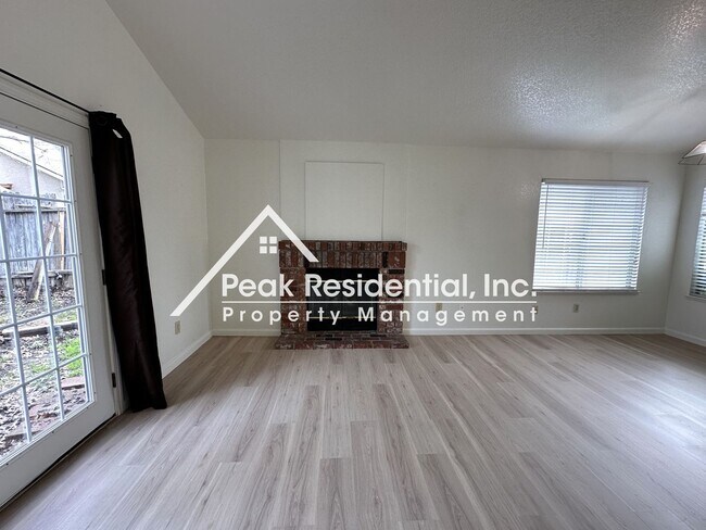 Foto del edificio - Charming 3bd/2ba Home near Cosumnes River ...