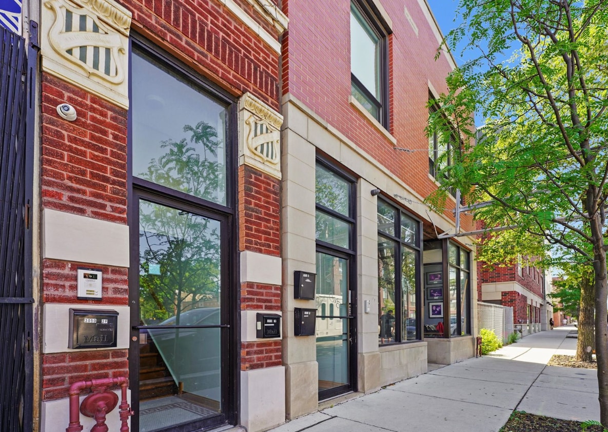 Foto principal - 3048 N Milwaukee Ave