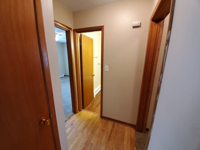 Foto del edificio - 2 Bedroom, 2 Bathroom Upper-Level Duplex