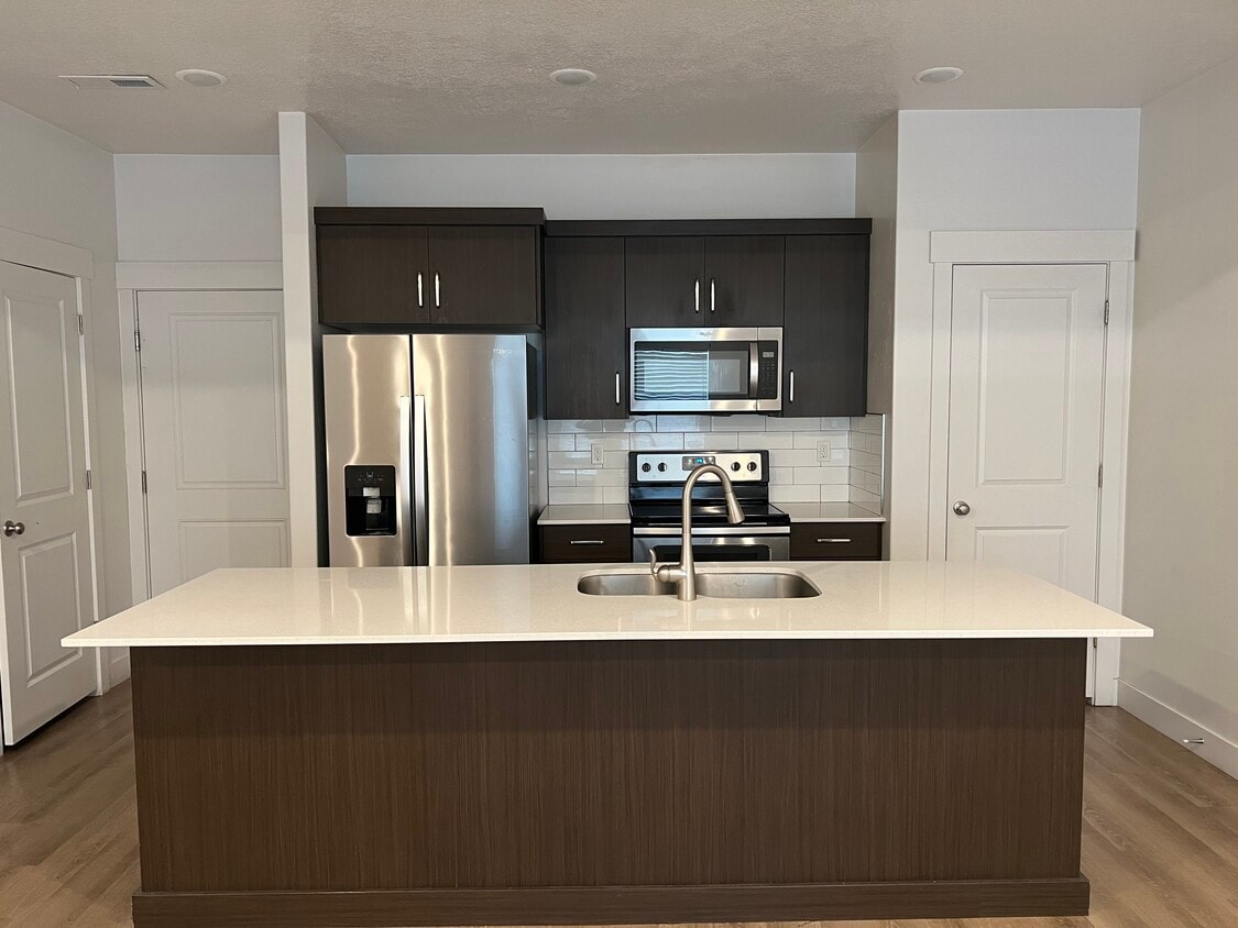 451 S 1540 E, Hyrum, UT 84319 Townhouse for Rent in Hyrum, UT