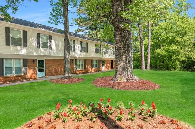Building Photo - Tryon Forest Apartments