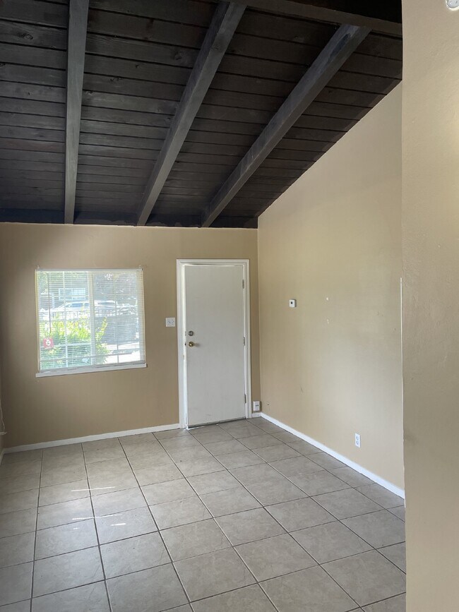Building Photo - 2040 Riley Ct