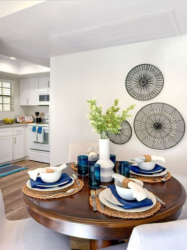 Interior Photo - Laguna Serrano