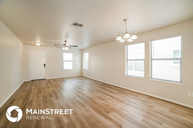 Building Photo - 2420 W Roeser Rd