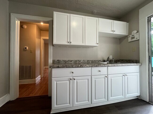 Foto del edificio - 1256 Edgewood Rd