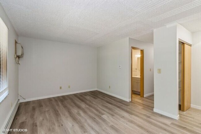 Foto del edificio - $995 | 2 Bedroom, 1 Bathroom APARTMENT | N...