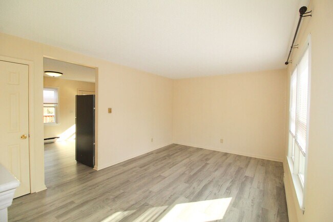 Building Photo - 405 Sherando Ct