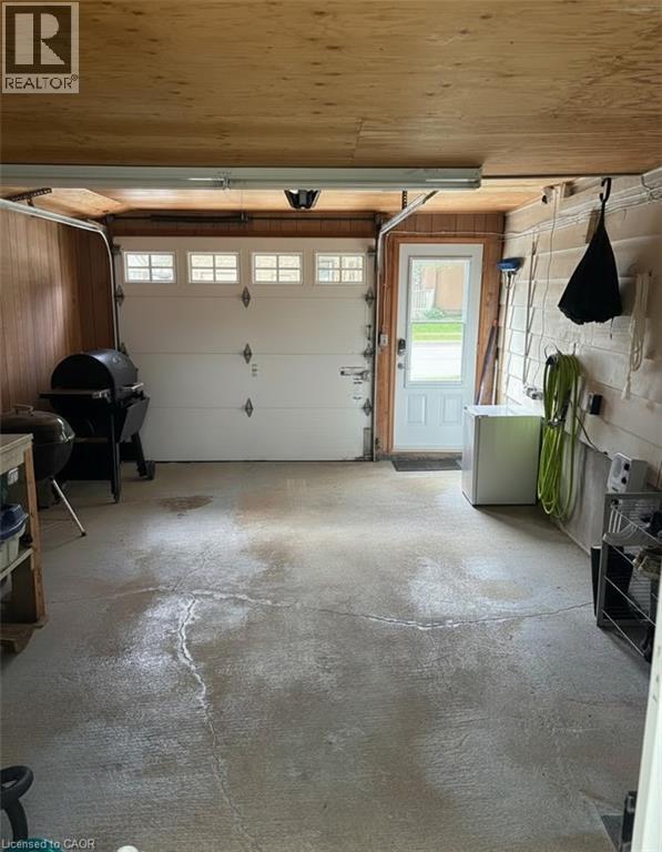 Building Photo - 250 McKenzie St E