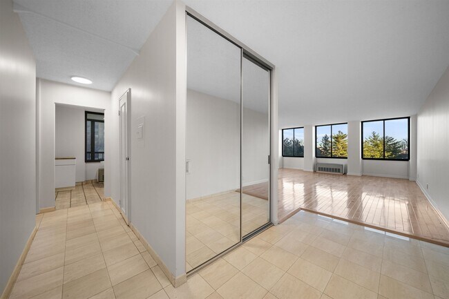 Foto del edificio - 300 Winston Dr