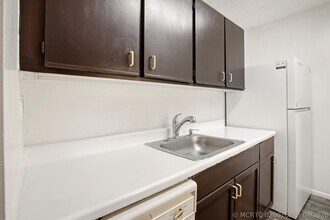 Building Photo - 1153 Lake Victoria Dr