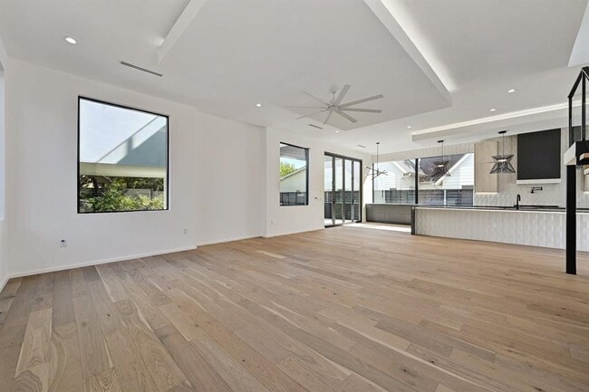 Building Photo - 2100 Peach Tree St