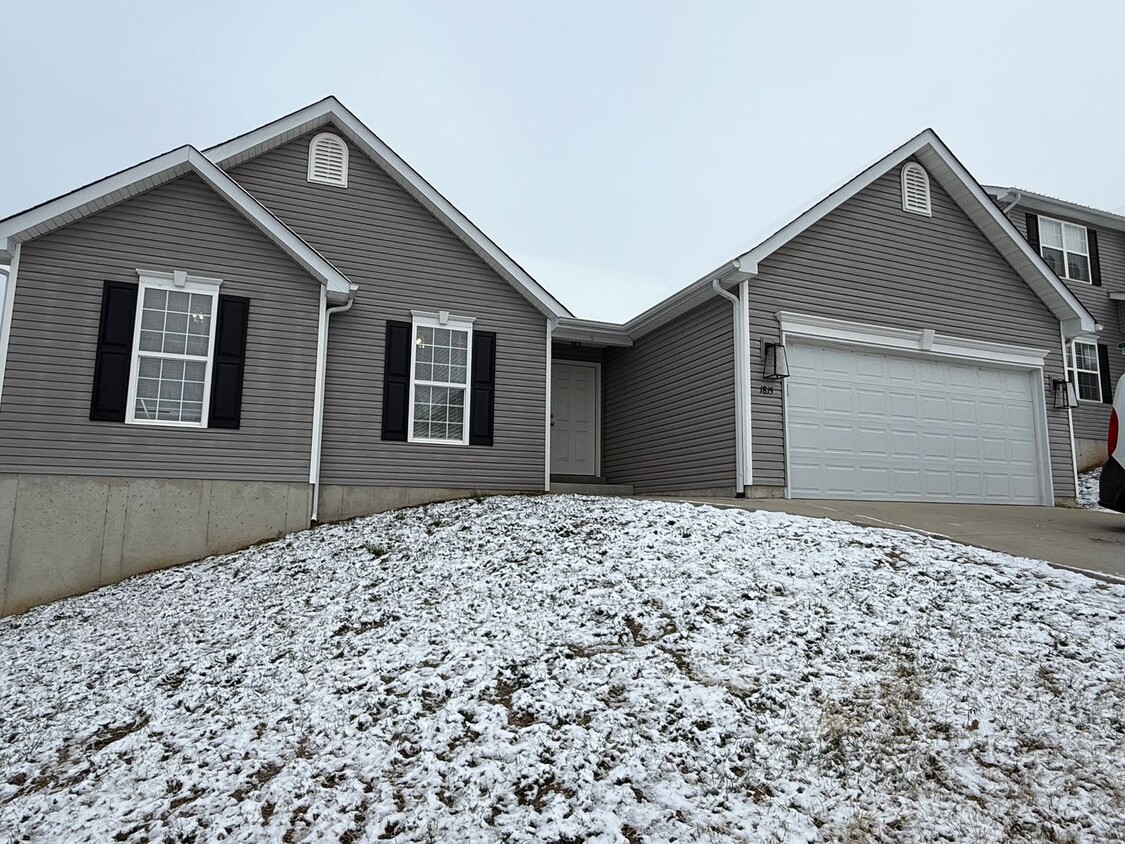 Primary Photo - Private Charming Home!