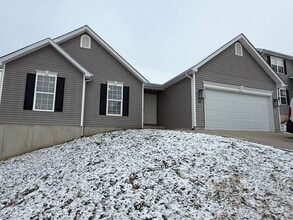 Building Photo - 1815 Valley View Cir