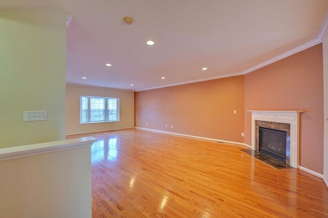 Building Photo - 536 Van Dyke Cir