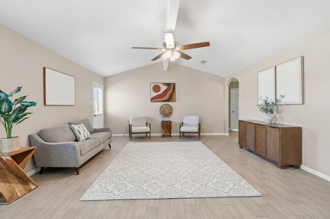 Foto del edificio - 1001 Strawberry Ridge Dr