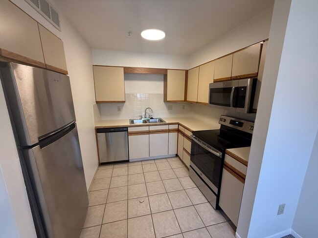 Building Photo - 5520 Stonewall Pl