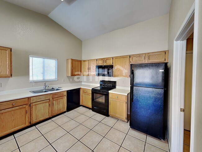 Foto del edificio - 9915 E Paseo Juan Tabo