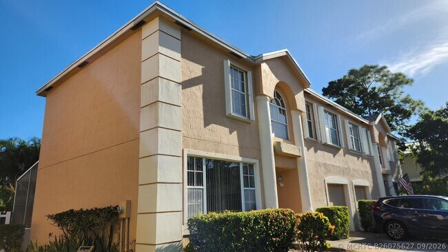 Foto del edificio - 271 Live Oak Ln