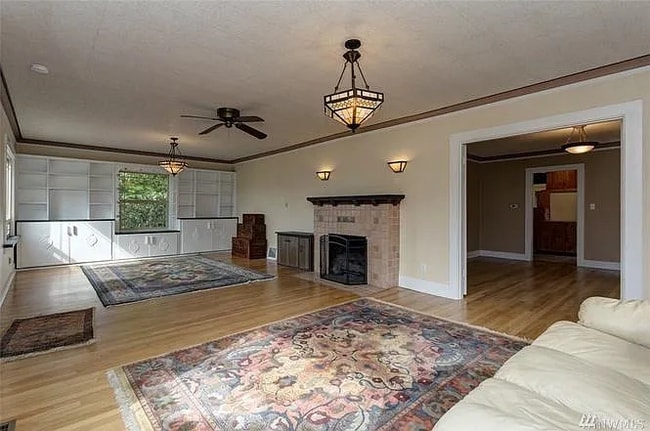 Building Photo - Charming Bellingham Retreat with Bright Living Spaces & Private Yard