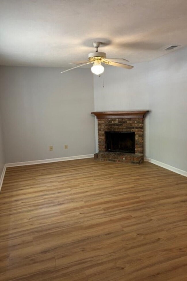 Building Photo - 140 Parkbrook Cir