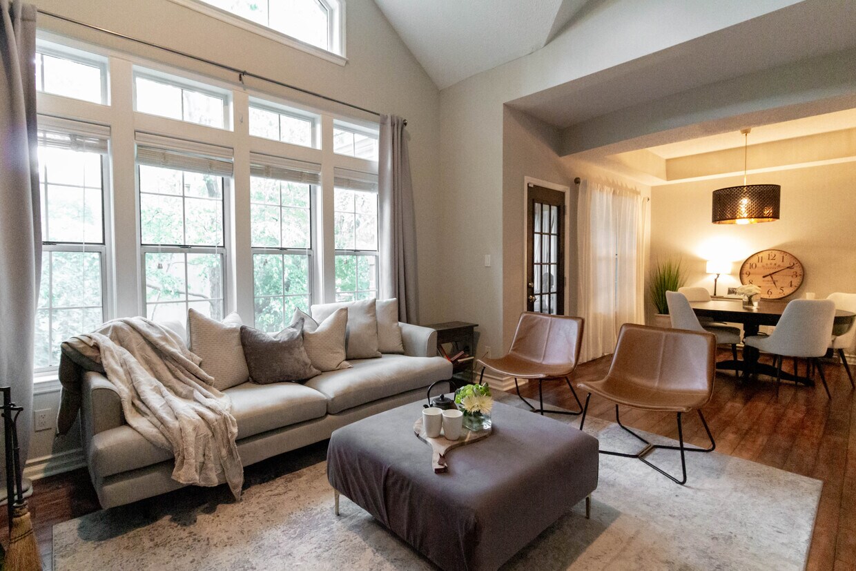 Sala de estar - 240 Renaissance Pkwy NE