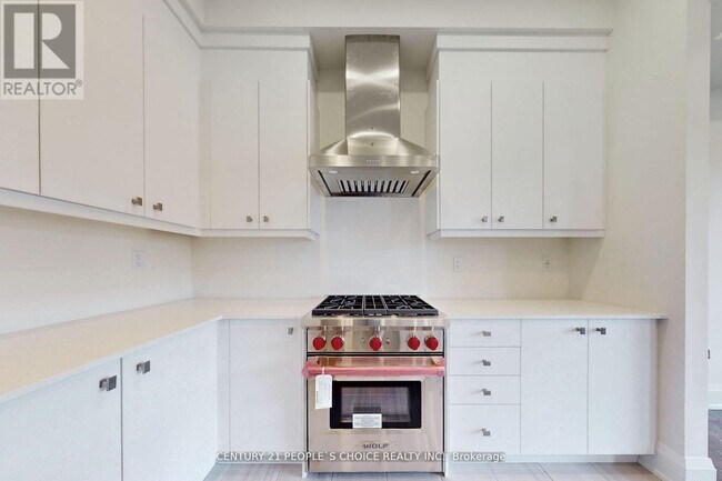 Building Photo - 582 Kleinburg Smt Wy