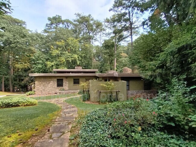 Foto del edificio - 1876 Mason Mill Rd