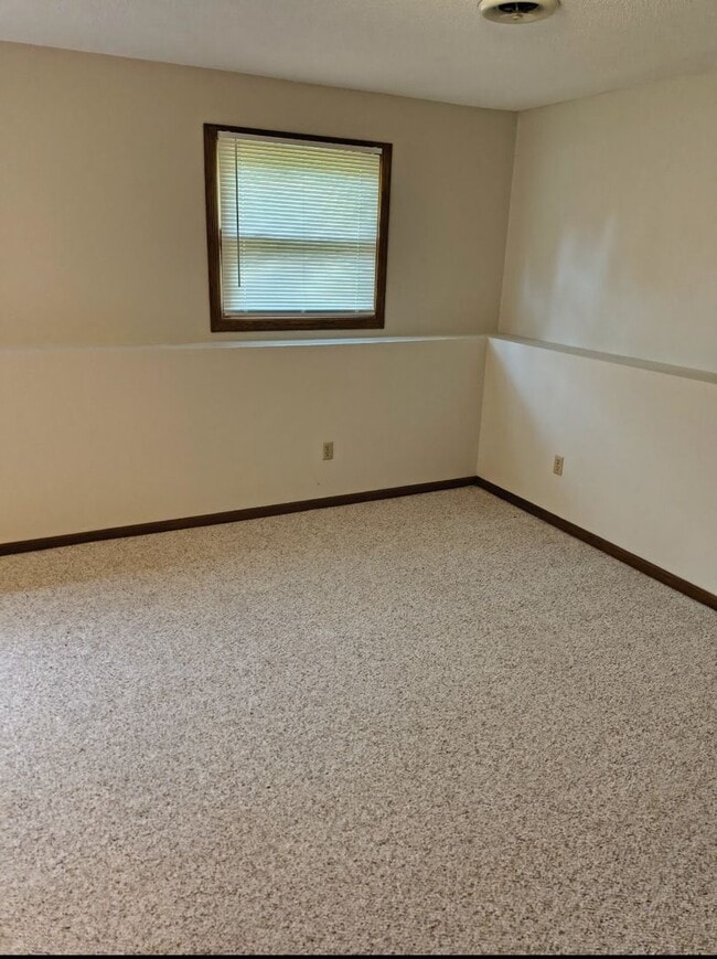 Building Photo - 1250 Silverwood Ct