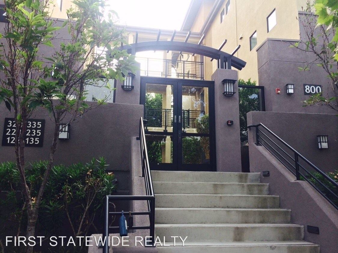 Primary Photo - 800 N 8th St