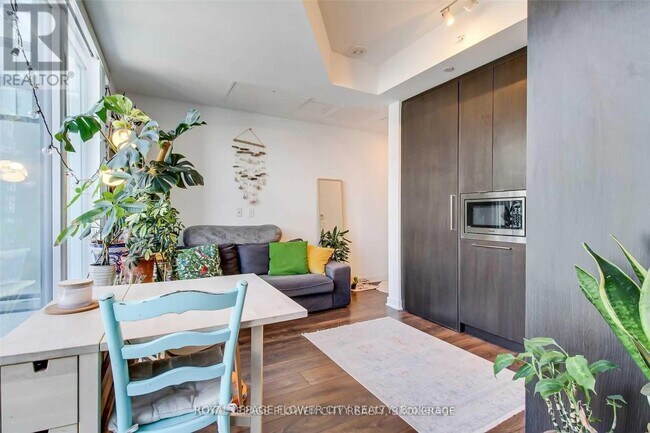 Building Photo - 115-3115 Blue Jays Way