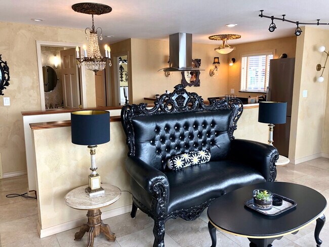 Foto del edificio - 4034 Beach Dr SW