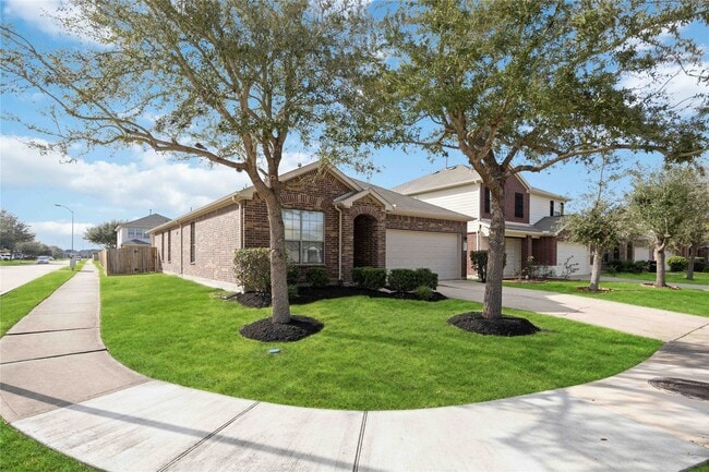 Building Photo - 5803 Camelia Evergreen Ln