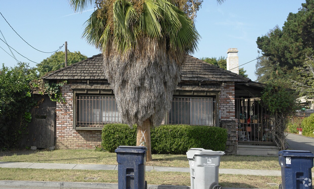 Foto del edificio - 4593 Hansen Ave